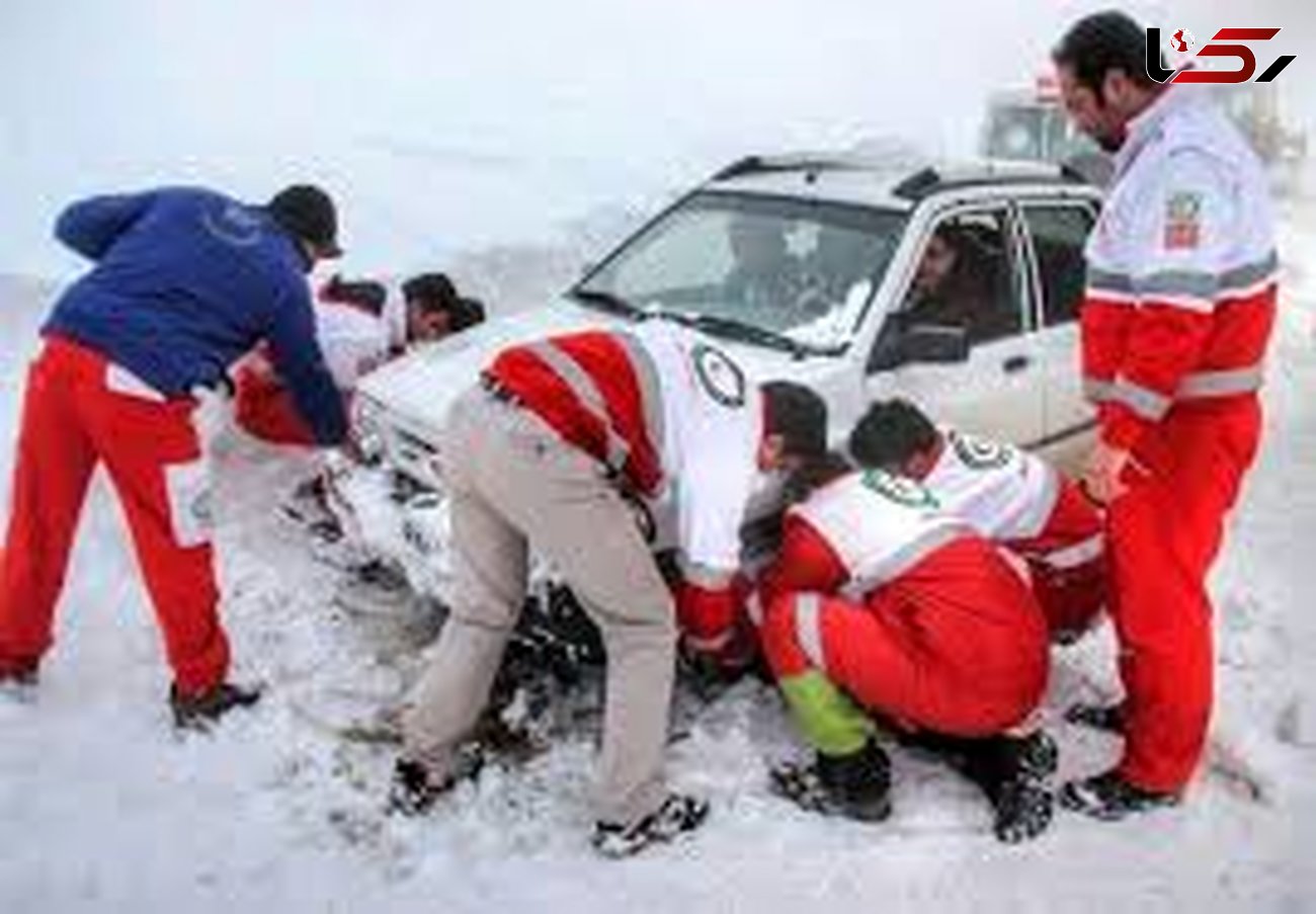 به ٩٠ دستگاه خودروی گرفتار شده در برف و کولاک، امدادرسانی شد