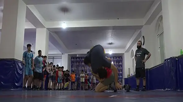 مسجدی که باشگاه کشتی دارد/ اینجا علاوه بر سلامت روح به سلامت جسم هم اهمیت می‌دهند+ عکس