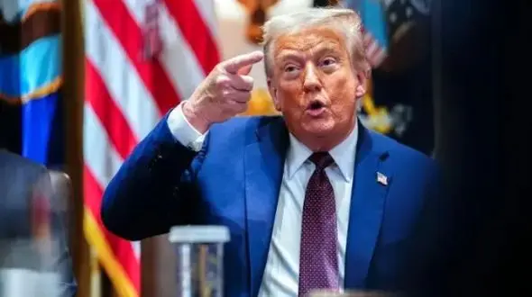 ترامپ: اروپا باید خرید نفت از روسیه را متوقف کند