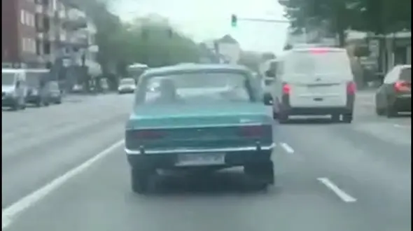 جولان تاکسی پیکان در آلمان + فیلم