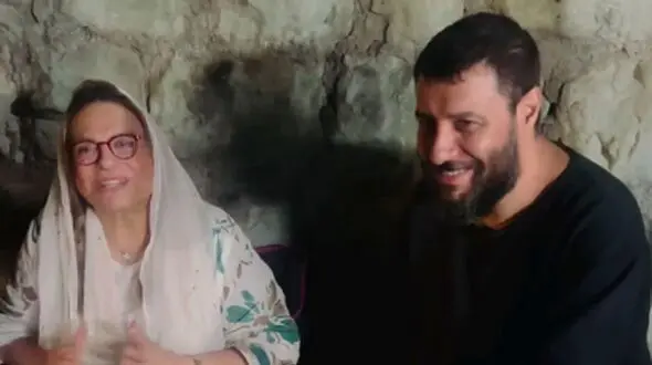 فیلم دیدار گوهر خیراندیش با هومن سیدی و جواد عزتی در پشت صحنه سریال «وحشی»  / ببینید چی میگه !