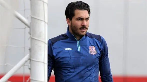 گفتگو با دروازه بان پرحاشیه فوتبال ایران /حقیقی: پیشنهادی داشتم که با انتخابش گردنم را می زدند!
