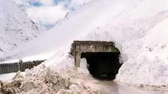 سقوط بهمن در جاده هراز + فیلم