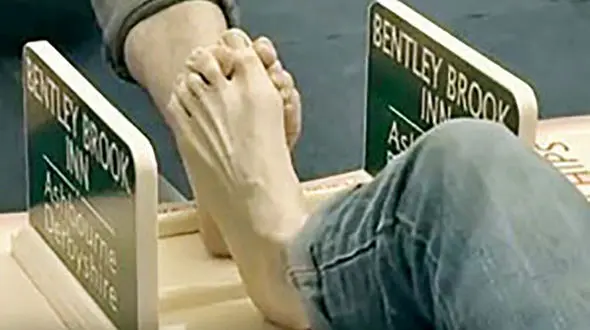  برنده مسابقات کشتی با شست پا