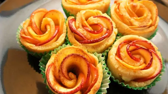 شیرینی هایی به شکل گل رز 