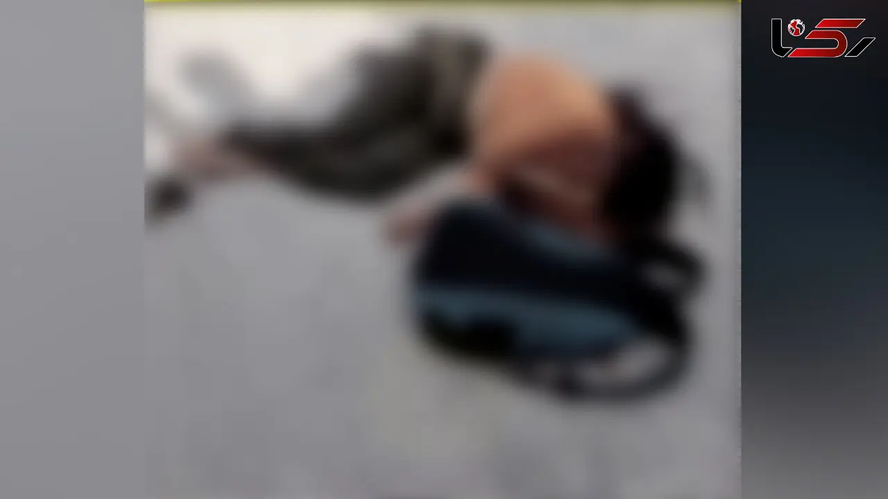 فیلم قتل هولناک زن ۳۳ ساله روبروی دادگاه / قاتل پس از تیراندازی کنار جسد نشست!