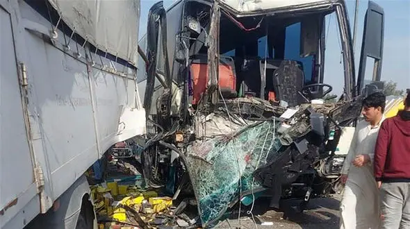 تصادف هولناک اتوبوس زائران ایرانی در نجف / 19 ایرانی زخمی شدند + عکس و جزییات