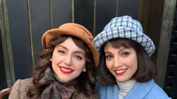 عکس 3 خانم بازیگر جذاب در اتاق قرمز پشت صحنه سریال تاسیان / چهره های مینیاتوری پانته آ پناهی ، مهسا حجازی و نازنین بیاتی !