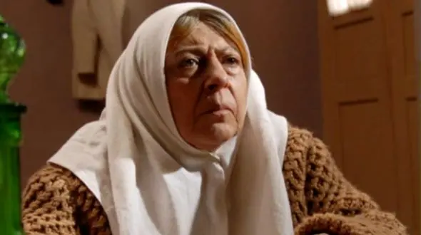 چهره ها/ تیپ رنگارنگِ ثریا قاسمی در 82 سالگی در کنار پسرش