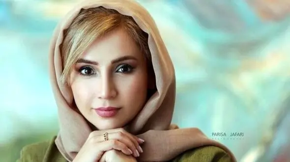 متن زیبای کارت دعوت عروسی ساده و شیک شبنم قلی خانی: کارت عروسی‌مان را همسرم طراحی کرد و روی آن شعری از فریدون مشیری نوشتیم