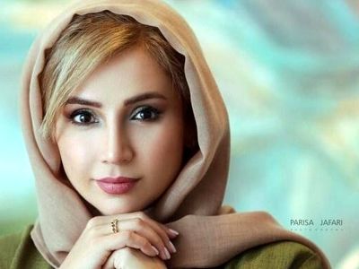 متن زیبای کارت دعوت عروسی ساده و شیک شبنم قلی خانی: کارت عروسی‌مان را همسرم طراحی کرد و روی آن شعری از فریدون مشیری نوشتیم