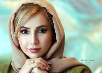 متن زیبای کارت دعوت عروسی ساده و شیک شبنم قلی خانی: کارت عروسی‌مان را همسرم طراحی کرد و روی آن شعری از فریدون مشیری نوشتیم