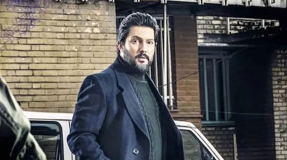 سکوت معنادار و عجیب حامد بهداد در مواجهه با عکس هنرمندان/ با رامبد جوان خیلی رفیقم دستیارش هم بودم+فیلم