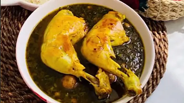 طرز تهیه خورشت کردی شبیه قورمه سبزی + فیلم