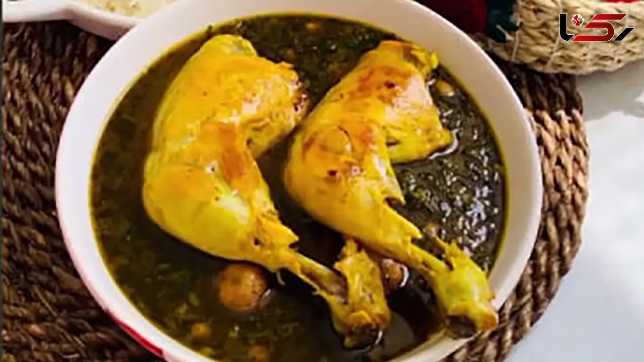 طرز تهیه خورشت کردی شبیه قورمه سبزی + فیلم