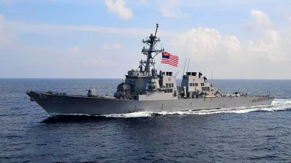 فیلم هشدار قاطع بالگرد نیروی دریایی ایران به ناوشکن آمریکایی در دریایی عمان 