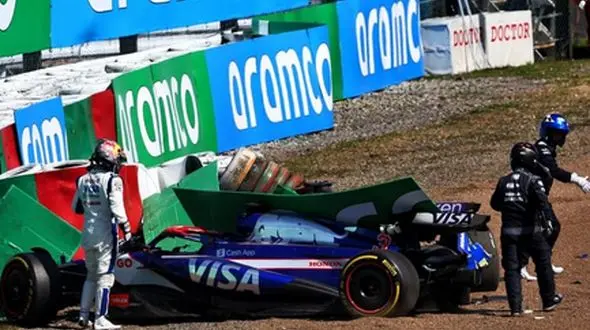 از تصادف در پیست تا حواس پرتی راننده کامیون 