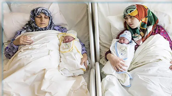 زایمان عجیب مادر و دختر در یک لحظه! + عکس