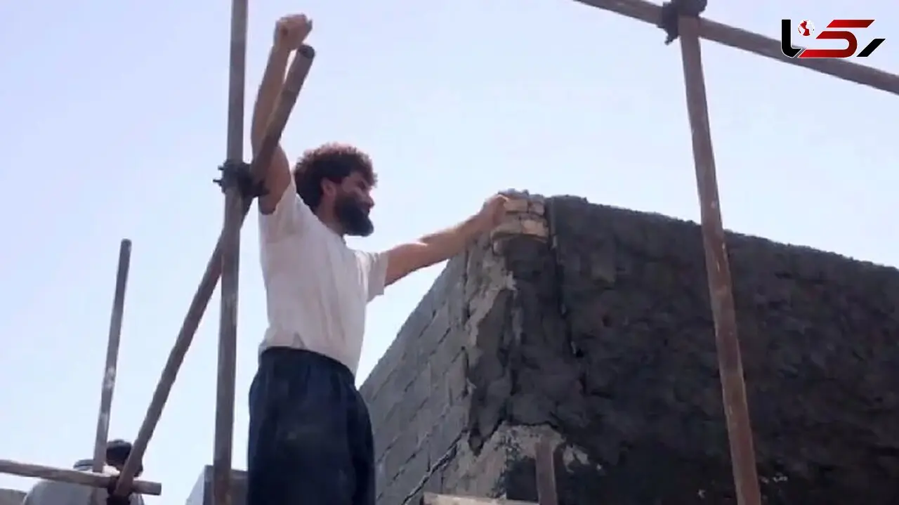 فیلم آواز شاد / بناها رو چوب بست چه رقصی میکنند /  فقط اونی که با کمچه میرقصه  !