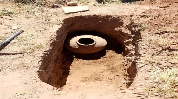 خمره ای که سر از گورستان در آورد + عکس