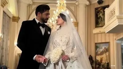 صفر تا 100 سهیل قاصدی داماد مریم مومن / از صدای مخملی اش در گویندگی و رادیو و بازیگری تا عروسی با مریم مومن در 34 سالگی و...