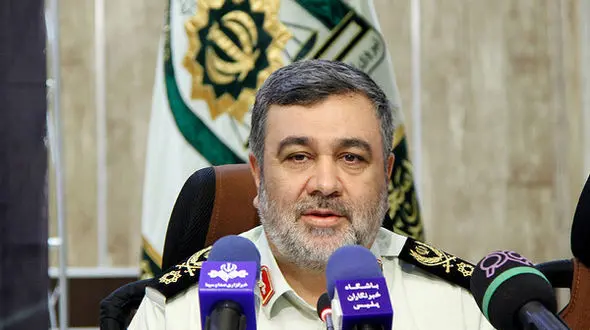 باید جلوی واردات خودروهای شیشه دودی گرفته شود / هشدار به راننده های بدحجاب