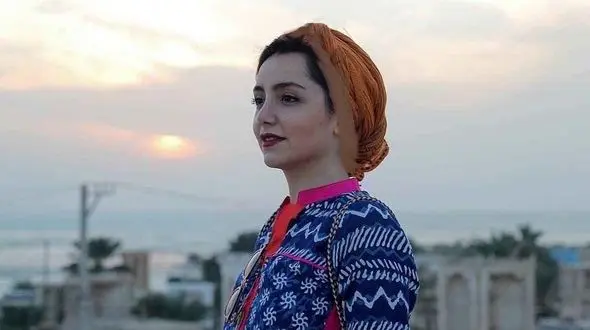 سلفی کرونایی نازنین بیاتی + عکس