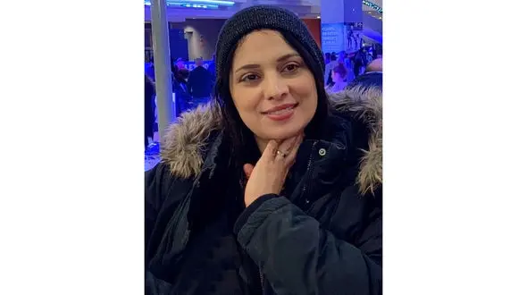 پوشش روشنک عجمیان در یک رستوران خارج از کشور+ عکس