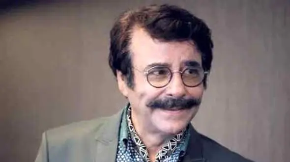 فیلم / علیرضا افتخاری: آوازهای خانم دلکش  برایم زیباست ! / صدای گل آلود محسن چاوشی را هم دوست دارم ! 