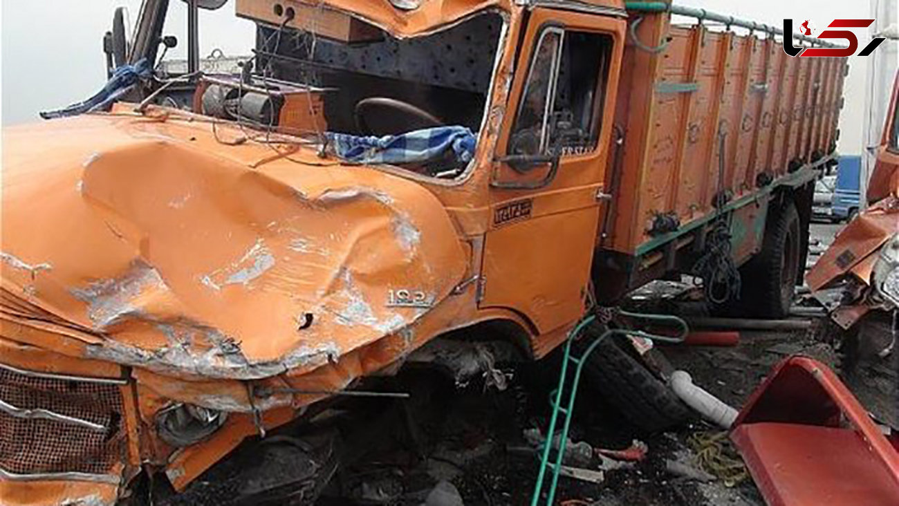 راننده کامیون و شاگردش در تصادف آزادراه قم کاشان کشته شدند