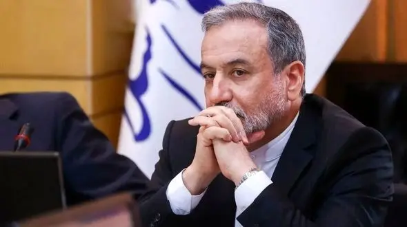 عباس عبدی به عراقچی: تا کی از تعامل و مذاکره فرار می‌کنید؟