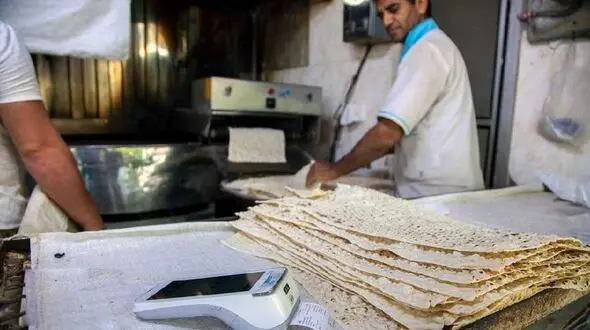 ثبت تخلف در 40 درصد نانوایی‌ ها؛ گران‌ فروشی با توجیه آزادپزی