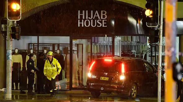 حمله با خودروی شاسی بلند به فروشگاه لباس حجاب اسلامی در سیدنی+ فیلم