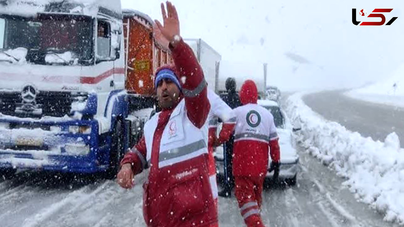 نجات جان 120 نفر از گرفتارشدگان در برف و کولاک خلخال