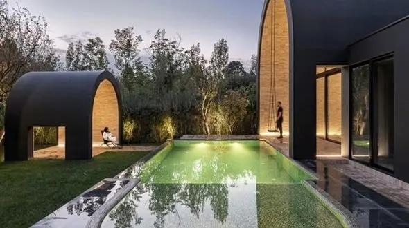 نگاهی به شاهکار معماری ایرانی در قلب کرج که برنده خاص‌ترین خانه ویلایی شد/ ترکیب اصالت ایرانی با جسارت معماری نوین