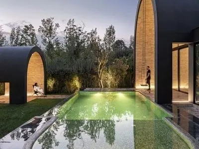 نگاهی به شاهکار معماری ایرانی در قلب کرج که برنده خاص‌ترین خانه ویلایی شد/ ترکیب اصالت ایرانی با جسارت معماری نوین