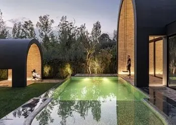 نگاهی به شاهکار معماری ایرانی در قلب کرج که برنده خاص‌ترین خانه ویلایی شد/ ترکیب اصالت ایرانی با جسارت معماری نوین