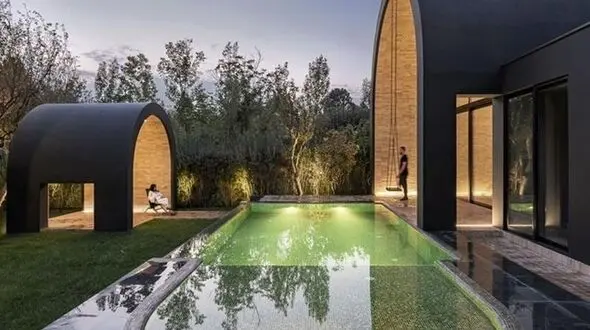 نگاهی به شاهکار معماری ایرانی در قلب کرج که برنده خاص‌ترین خانه ویلایی شد/ ترکیب اصالت ایرانی با جسارت معماری نوین