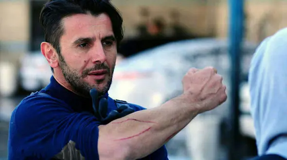 امین حیایی در عصر جدید کتک خورد + فیلم