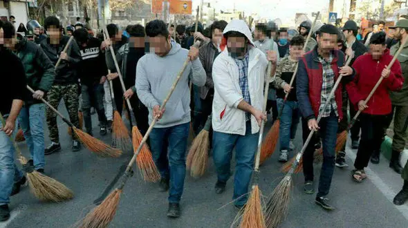 80 ترقه باز چهارشنبه سوری در خیابان های فارس دست به جارو شدند / تنبیه عجیب+تصاویر