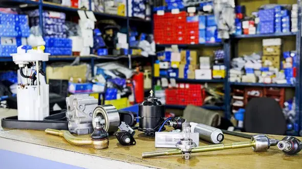 کشف هزاران قطعه لوازم یدکی قاچاق در تهران 