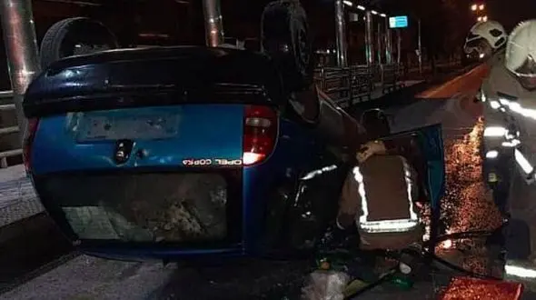 عکس عجیب از چپ کردن خودرو در بزرگراه بسیج / بامداد امروز رخ داد 