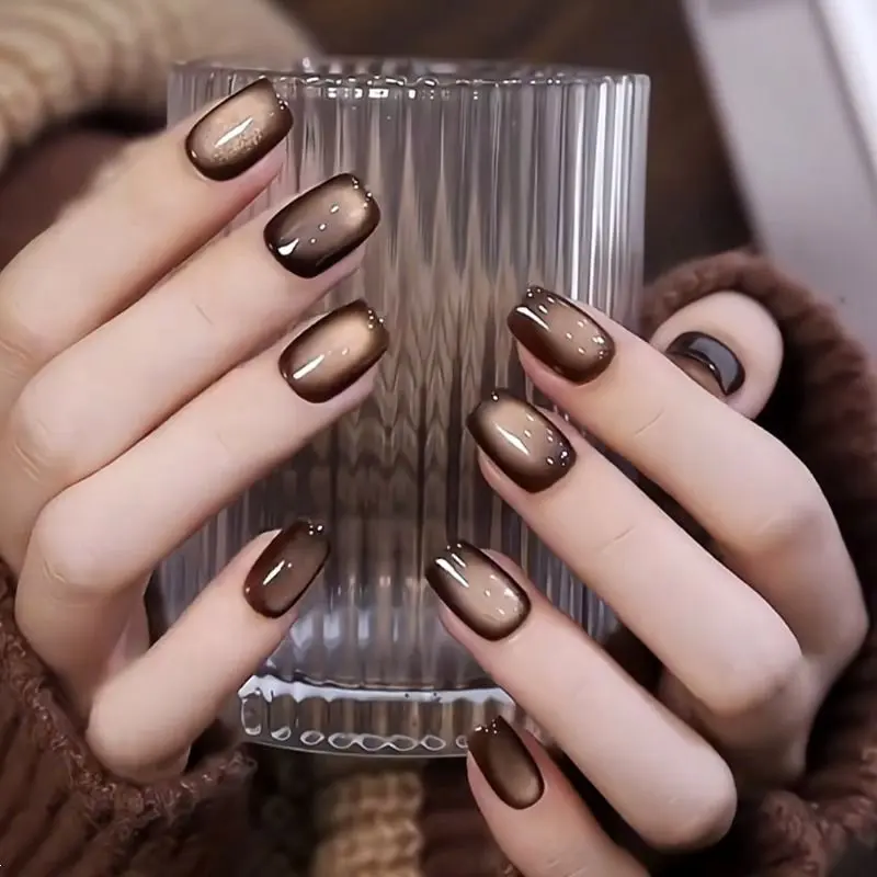 مدل ناخن آیس | جذاب ترین مدل ناخن آیس از آبنباتی تا سرامیکی برای نوروز ۱۴۰۵ روی ناخن های کوتاه و بلند دخترانه و عروسانه که خیلی باکلاس و خاصه!