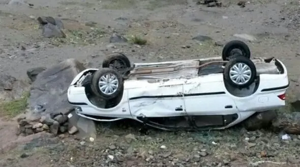  واژگونی وحشتناک پژو در جاده بستک