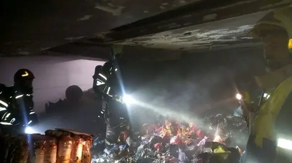 جزئیات آتش‌سوزی در پارکینگ ساختمان مسکونی در تهران /  ۲۰ نفرنجات  پیدا کردند + فیلم