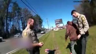 شکستن دست یک بی گناه توسط پلیس آمریکا / جنجال سیاه پوستان تمامی ندارد + فیلم