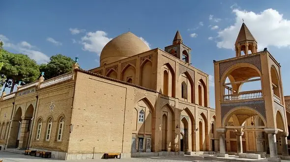 فیلم هجوم عجیب مردم به کلیسای وانک اصفهان ! / جشن کریسمس دردسرساز شد ! / پلیس هم وارد عمل شد