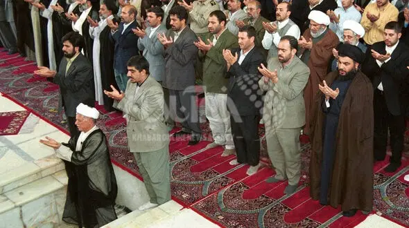 حضور سیدحسن نصرالله در نماز جمعه تهران به امامت هاشمی رفسنجانی + عکس