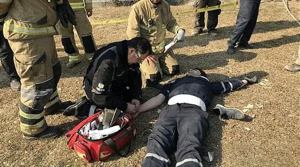 نجات سه مرد جوشکار از اعماق چاه ده متری در سردار جنگل 