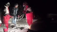 امدادرسانی هلال احمر به گرفتار شده‌ها در برف + فیلم